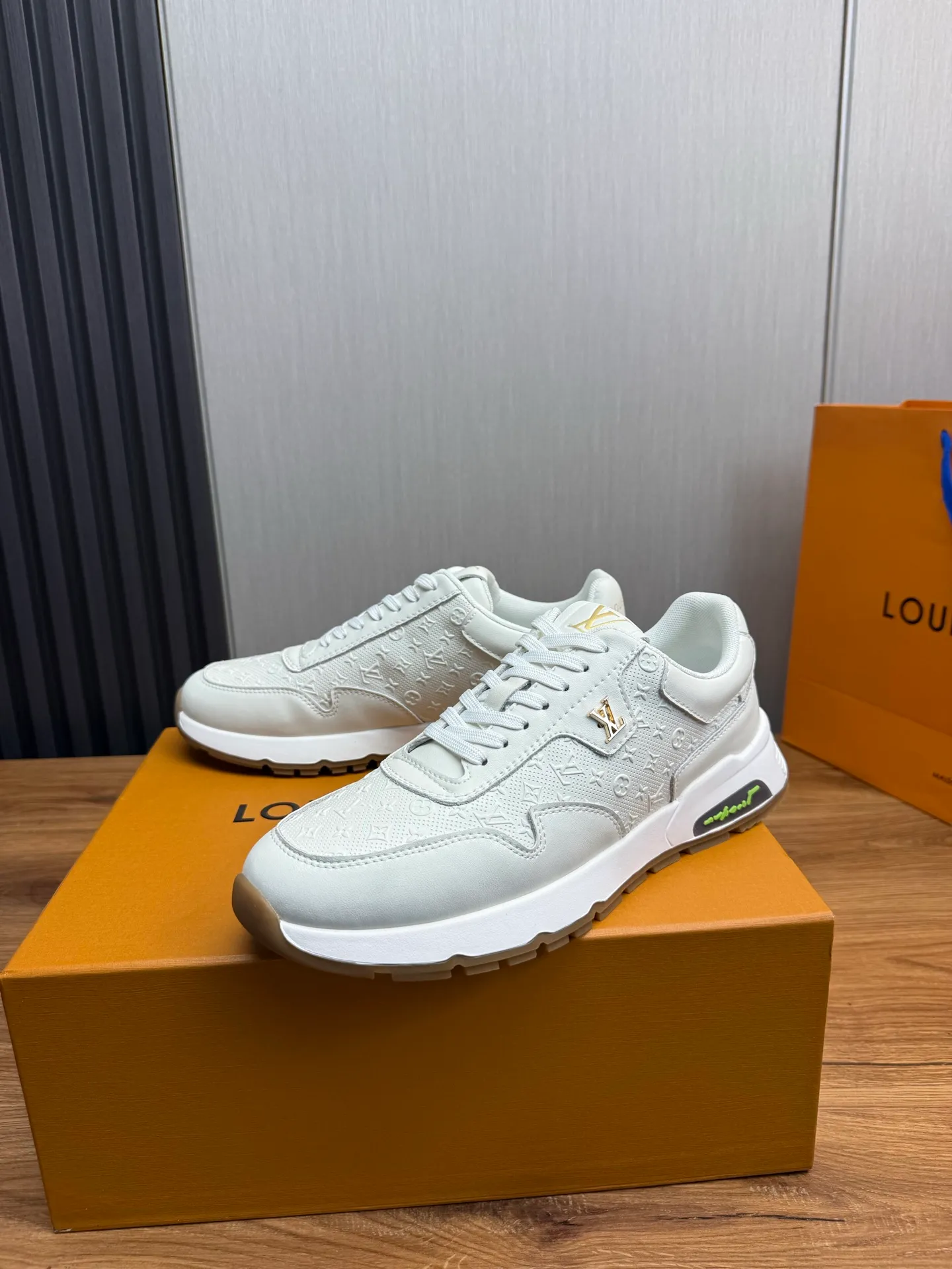 Men's shoes 💰460💰 LOUIS VUITTON [Luden Yiwei] Brand new trendy Lv is on the market 🎁, casual and fashionable men's shoes 👟 Original version shipped 1:1✅ The upper is made of imported brand leather + sheepskin lining, the original wear-resistant rubber outsole, the version is simple and elegant, exclusive for trendy men. 38-44